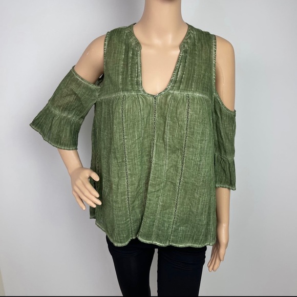 Cold  Shoulder Scoop Neck Ruffle Green Blouse - Picture 2 of 12